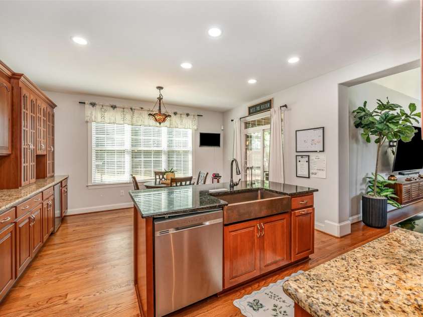 132 Sink Farm Road, Mooresville, NC 28115.  MLS# CAR4314790, YatesRealty ID 1048. Kitchen