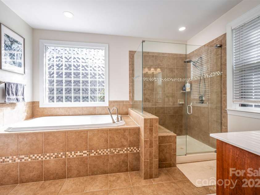 132 Sink Farm Road, Mooresville, NC 28115.  MLS# CAR4314790, YatesRealty ID 1048. Primary bath