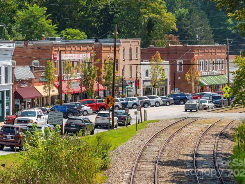172 formerly 153 Main Street, Saluda, NC 28773.  MLS# CAR4225037, YatesRealty ID 1048. Imagine, when the proposed Saluda Grade Trail is finished all of the walkers, bicyclists, hikers walking through historic downtown Saluda. This is a great time to make a business investment in Saluda!