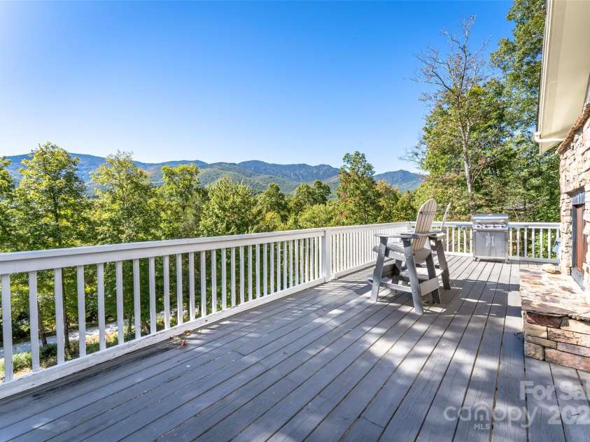 284 Mt. Mitchell Drive, Burnsville, NC 28714.  MLS# CAR4254446, YatesRealty ID 10481. 