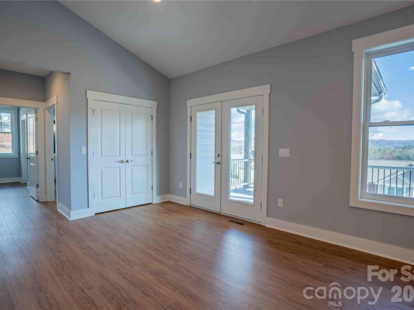 2637 Bowden Lane, Hendersonville, NC 28792.  MLS# CAR4197683, YatesRealty ID 10482. Breakfast area