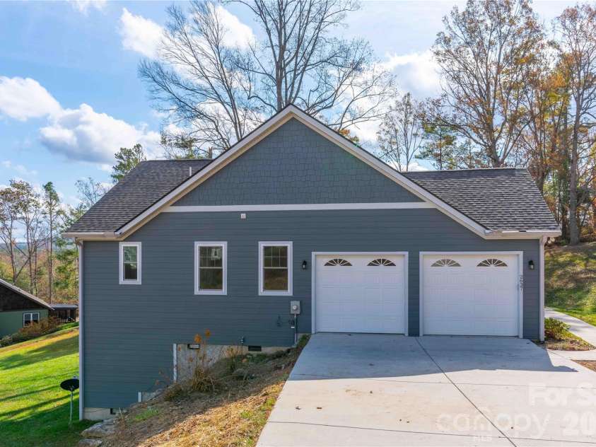 2637 Bowden Lane, Hendersonville, NC 28792.  MLS# CAR4197683, YatesRealty ID 10482. Large Dbl Garage w/ 8 ft high doors.