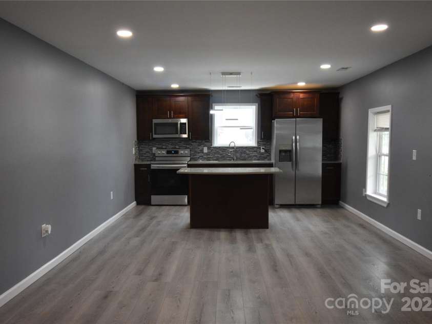 408 Foy Avenue, Lexington, NC 27292.  MLS# CAR4253991, YatesRealty ID 10484. Kitchen