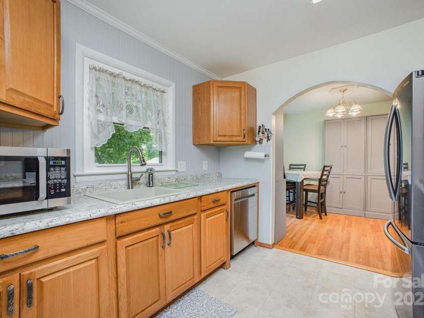 4100 Sudbury Road, Charlotte, NC 28205.  MLS# CAR4254877, YatesRealty ID 10485. 