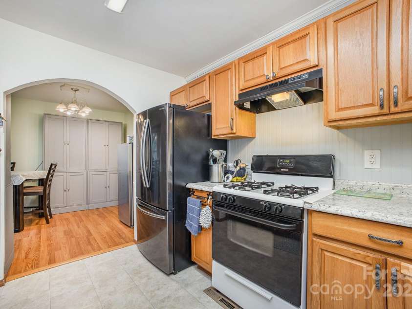 4100 Sudbury Road, Charlotte, NC 28205.  MLS# CAR4254877, YatesRealty ID 10485. 