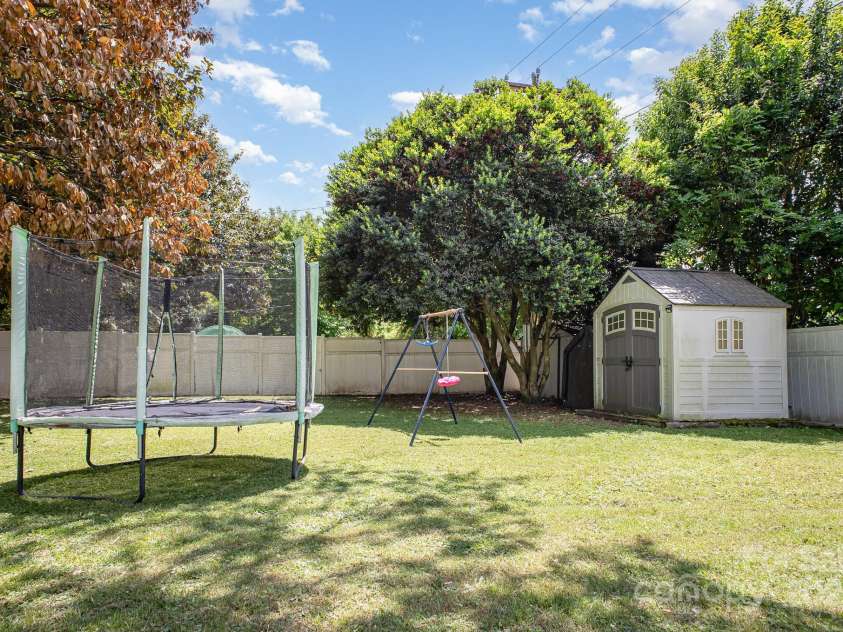 4100 Sudbury Road, Charlotte, NC 28205.  MLS# CAR4254877, YatesRealty ID 10485. 