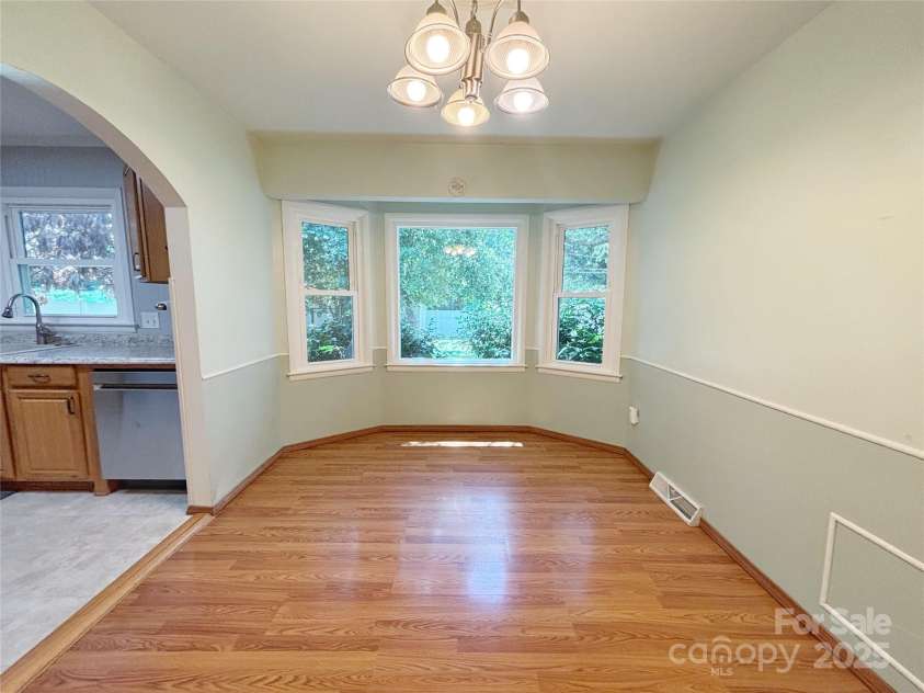 4100 Sudbury Road, Charlotte, NC 28205.  MLS# CAR4254877, YatesRealty ID 10485. 