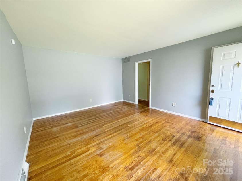 4100 Sudbury Road, Charlotte, NC 28205.  MLS# CAR4254877, YatesRealty ID 10485. 