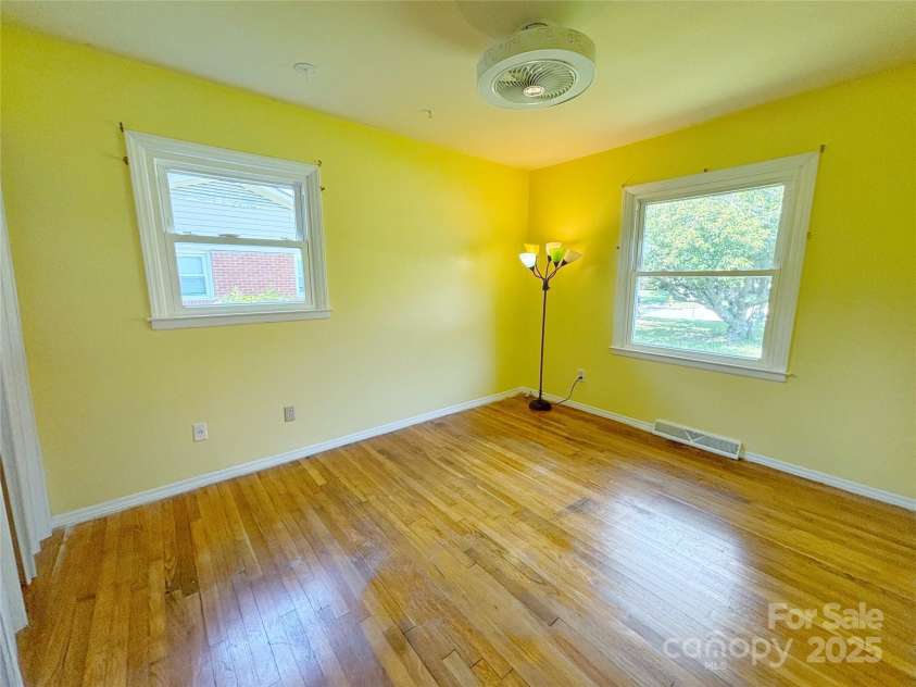 4100 Sudbury Road, Charlotte, NC 28205.  MLS# CAR4254877, YatesRealty ID 10485. 