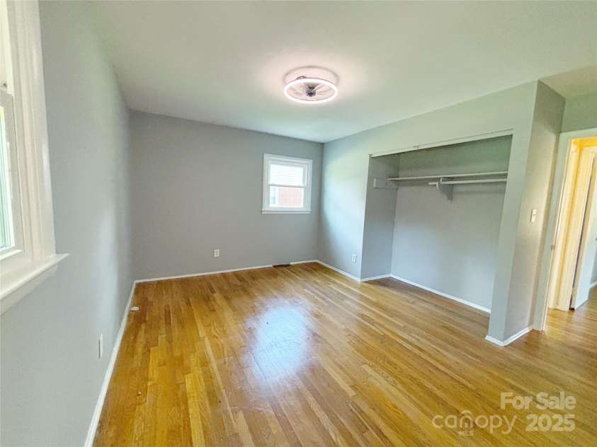 4100 Sudbury Road, Charlotte, NC 28205.  MLS# CAR4254877, YatesRealty ID 10485. 