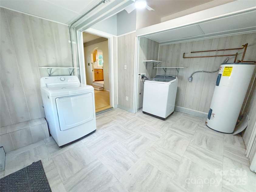 4100 Sudbury Road, Charlotte, NC 28205.  MLS# CAR4254877, YatesRealty ID 10485. 