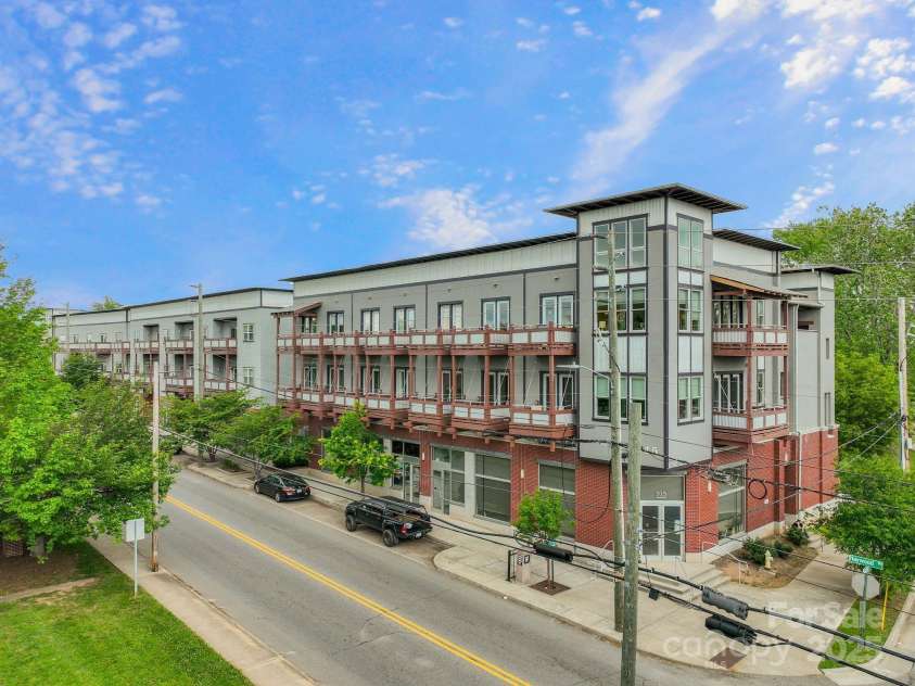 915 Haywood Road, Asheville, NC 28806.  MLS# CAR4253550, YatesRealty ID 10486. 