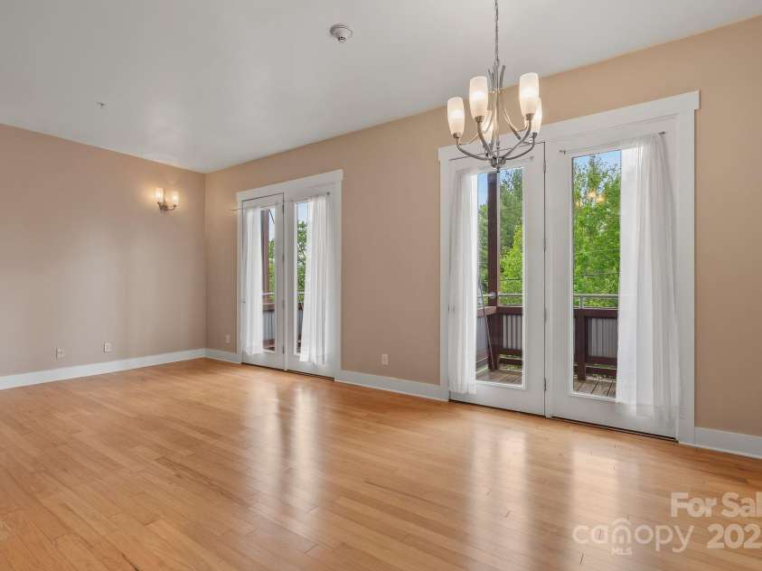 915 Haywood Road, Asheville, NC 28806.  MLS# CAR4253550, YatesRealty ID 10486. 