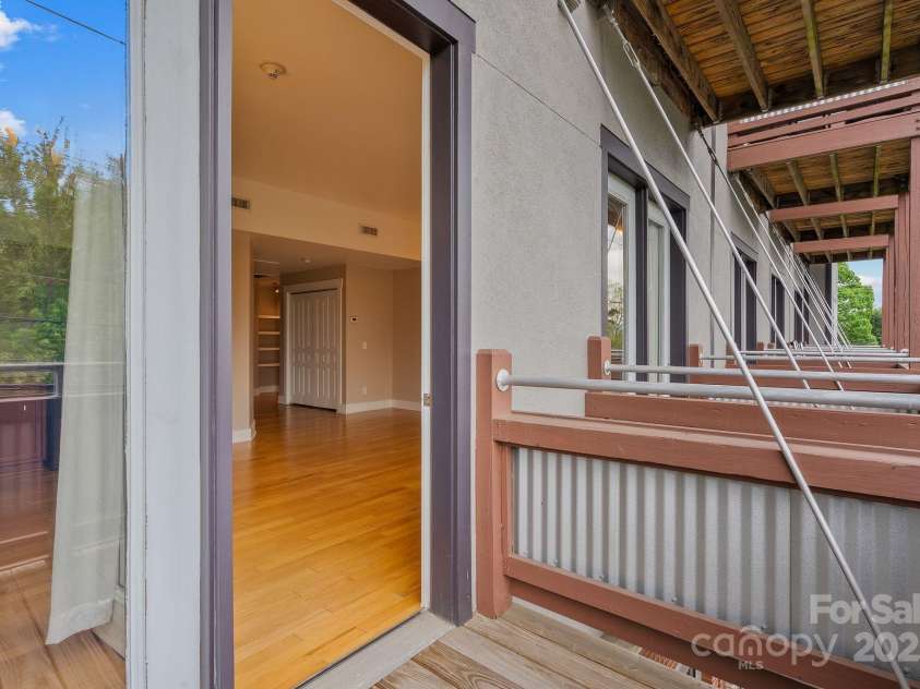 915 Haywood Road, Asheville, NC 28806.  MLS# CAR4253550, YatesRealty ID 10486. 