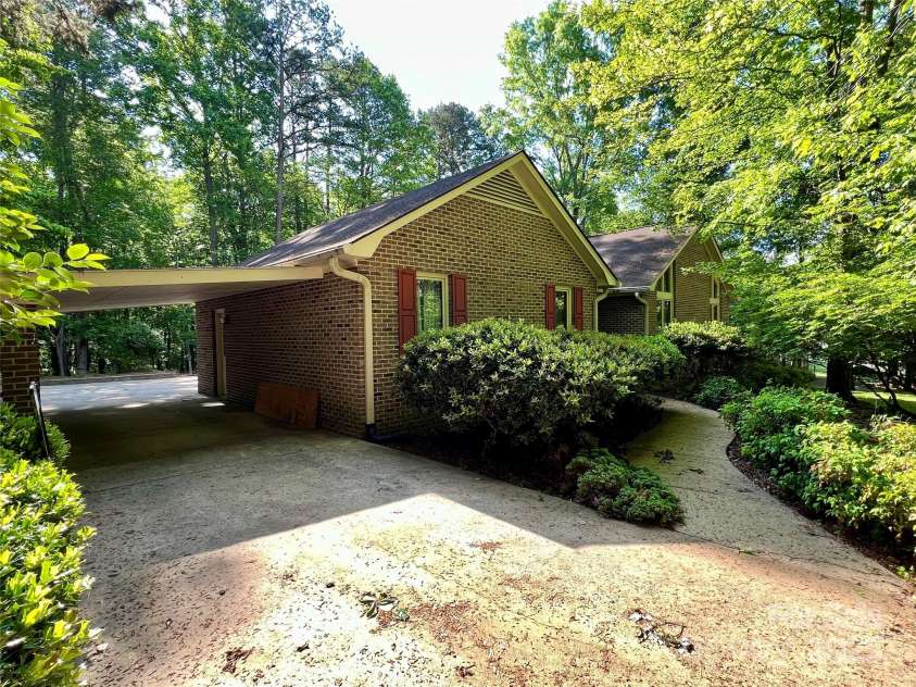 1623 Arbor Way, Albemarle, NC 28001.  MLS# CAR4254891, YatesRealty ID 10487. Driveway - Front Walkway
