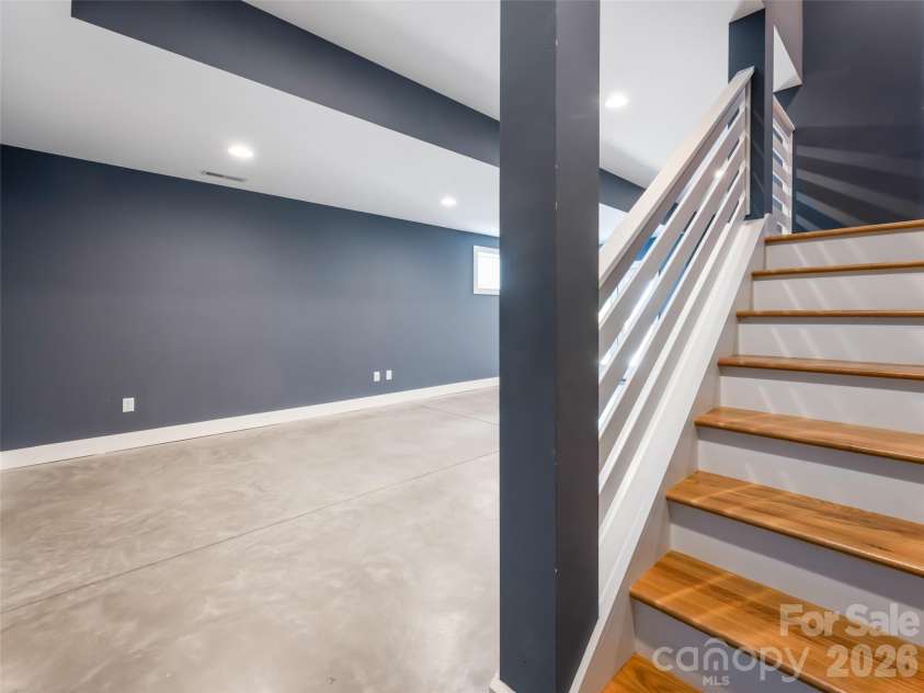 27 Mauricet Lane, Asheville, NC 28806.  MLS# CAR4321609, YatesRealty ID 10488. 