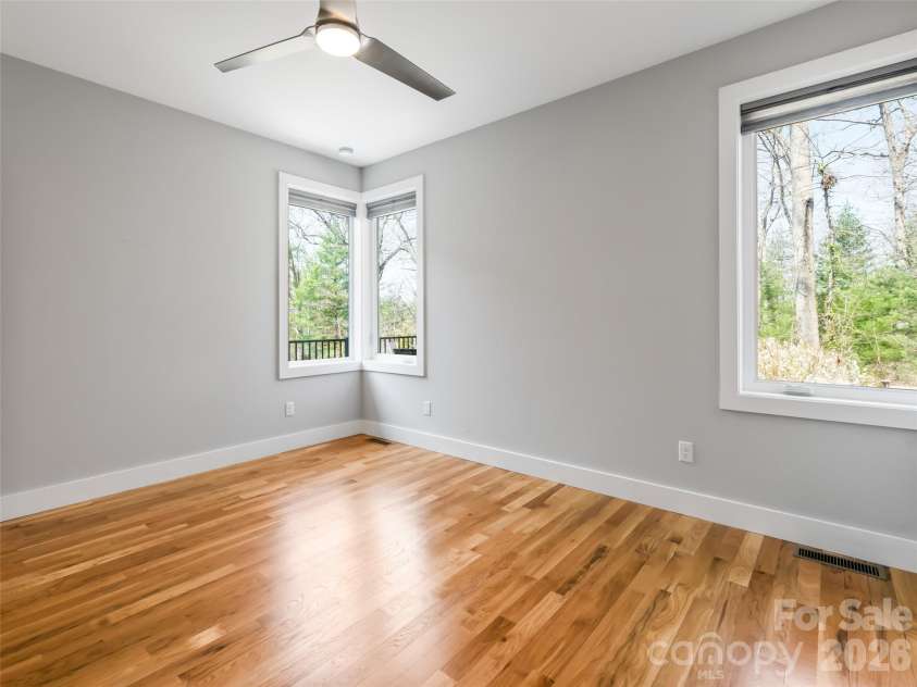 27 Mauricet Lane, Asheville, NC 28806.  MLS# CAR4321609, YatesRealty ID 10488. Corner window details