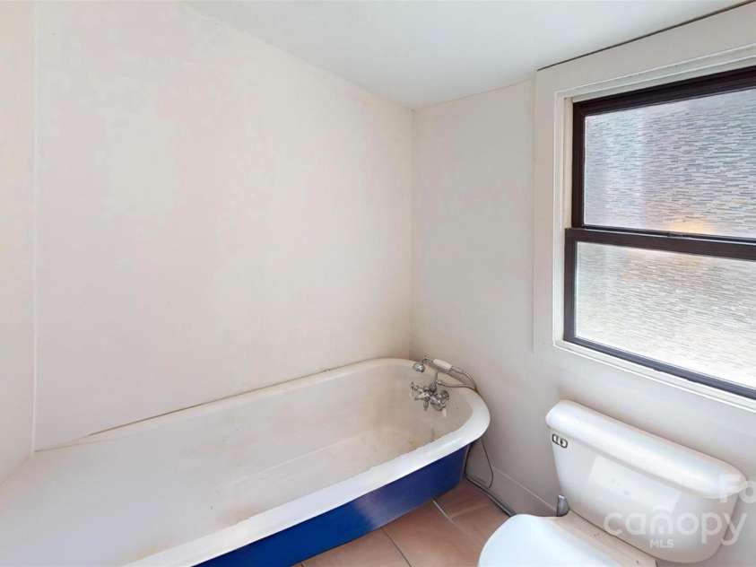 600 35th Street, Charlotte, NC 28205.  MLS# CAR4253332, YatesRealty ID 10488. Bathroom 1_Before Tenant