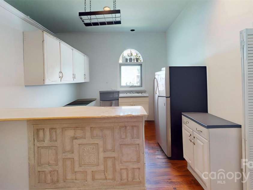 600 35th Street, Charlotte, NC 28205.  MLS# CAR4253332, YatesRealty ID 10488. Kitchen_Before Tenant