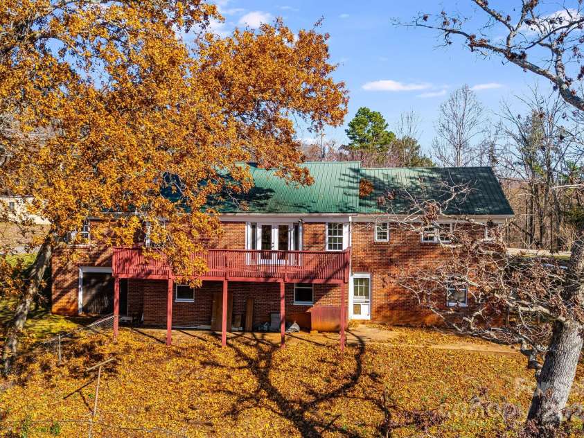 92 Parkway View Road, Mars Hill, NC 28754.  MLS# CAR4320568, YatesRealty ID 10489. 