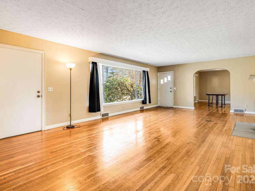 92 Parkway View Road, Mars Hill, NC 28754.  MLS# CAR4320568, YatesRealty ID 10489. 