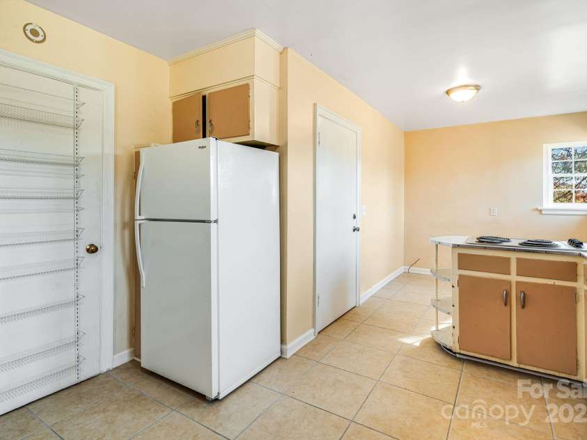 92 Parkway View Road, Mars Hill, NC 28754.  MLS# CAR4320568, YatesRealty ID 10489. 