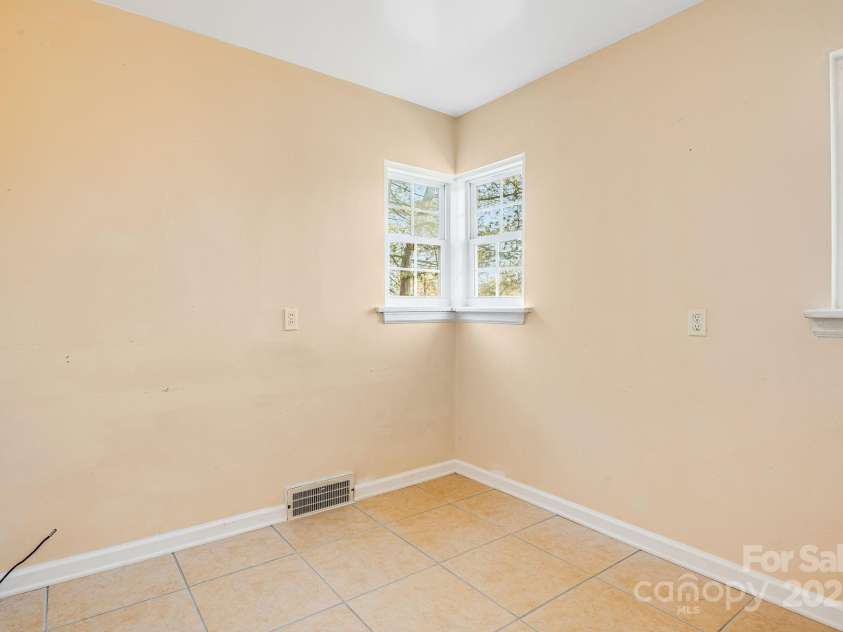 92 Parkway View Road, Mars Hill, NC 28754.  MLS# CAR4320568, YatesRealty ID 10489. 