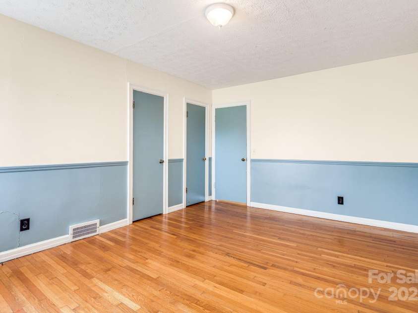 92 Parkway View Road, Mars Hill, NC 28754.  MLS# CAR4320568, YatesRealty ID 10489. 