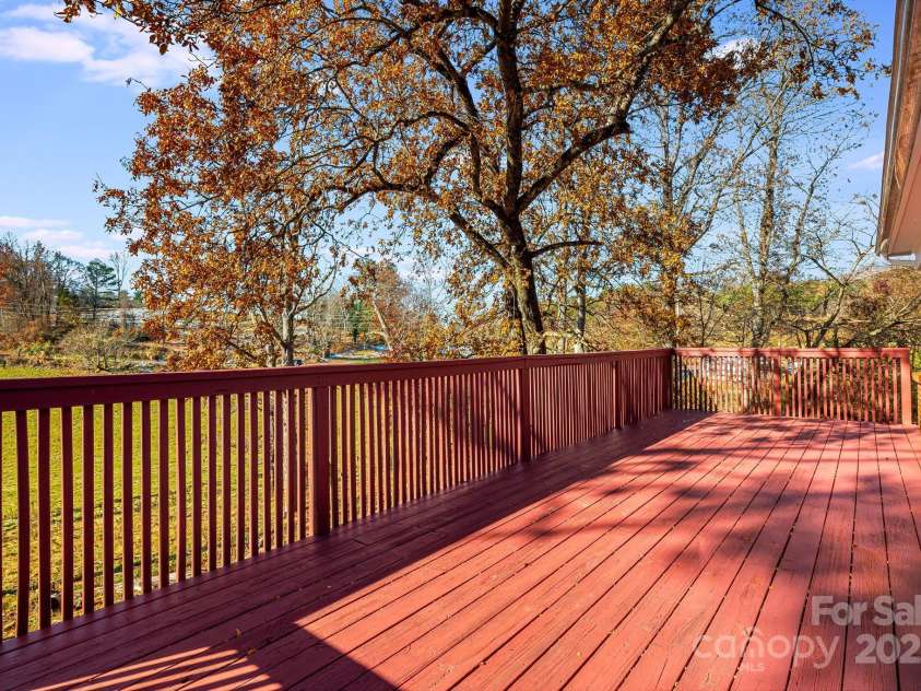 92 Parkway View Road, Mars Hill, NC 28754.  MLS# CAR4320568, YatesRealty ID 10489. 