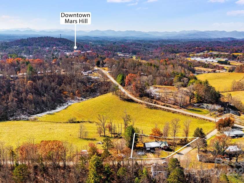 92 Parkway View Road, Mars Hill, NC 28754.  MLS# CAR4320568, YatesRealty ID 10489. 