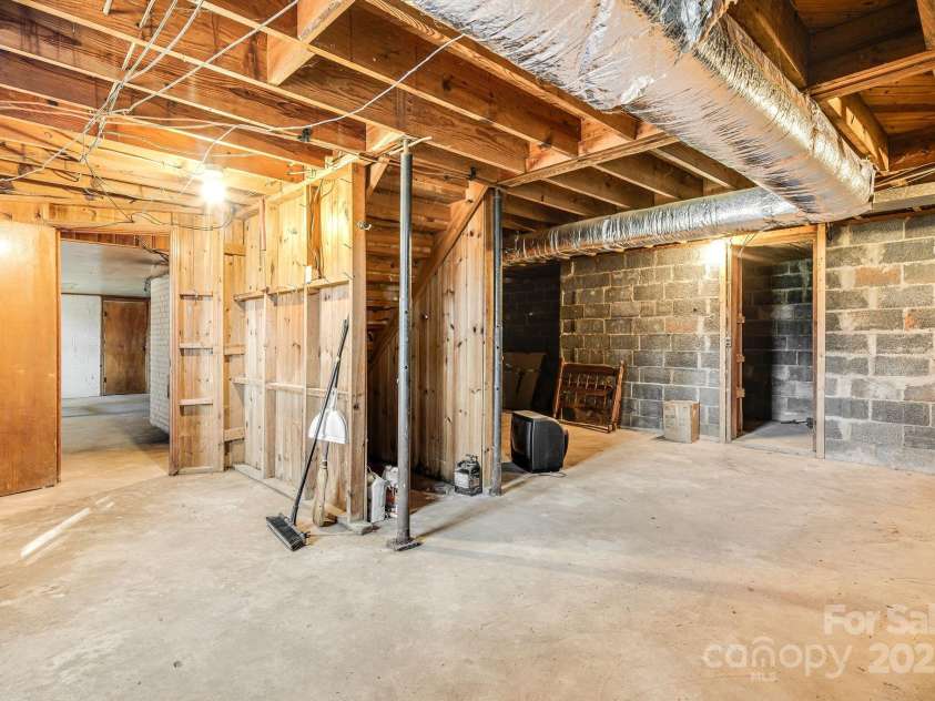 92 Parkway View Road, Mars Hill, NC 28754.  MLS# CAR4320568, YatesRealty ID 10489. 