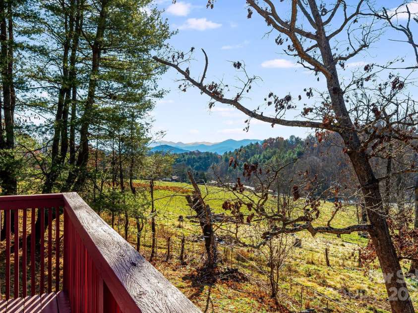 92 Parkway View Road, Mars Hill, NC 28754.  MLS# CAR4320568, YatesRealty ID 10489. 