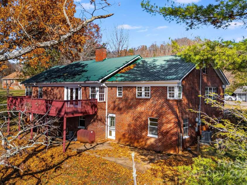 92 Parkway View Road, Mars Hill, NC 28754.  MLS# CAR4320568, YatesRealty ID 10489. 
