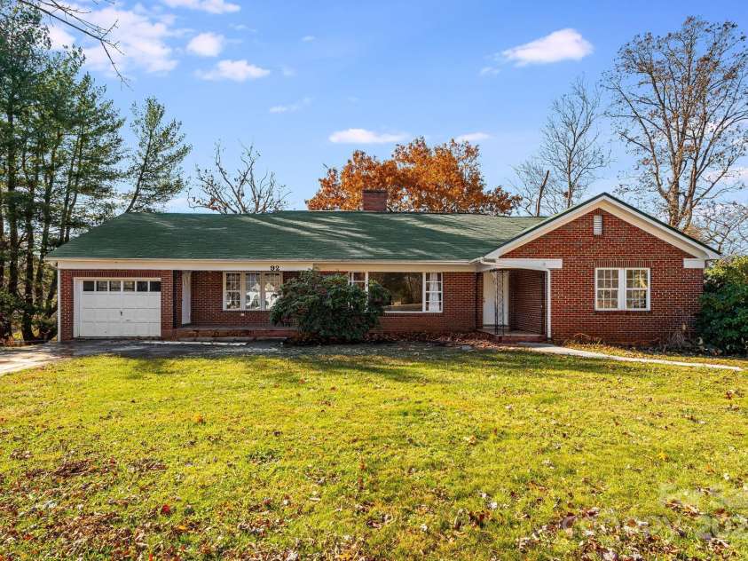 92 Parkway View Road, Mars Hill, NC 28754.  MLS# CAR4320568, YatesRealty ID 10489. 