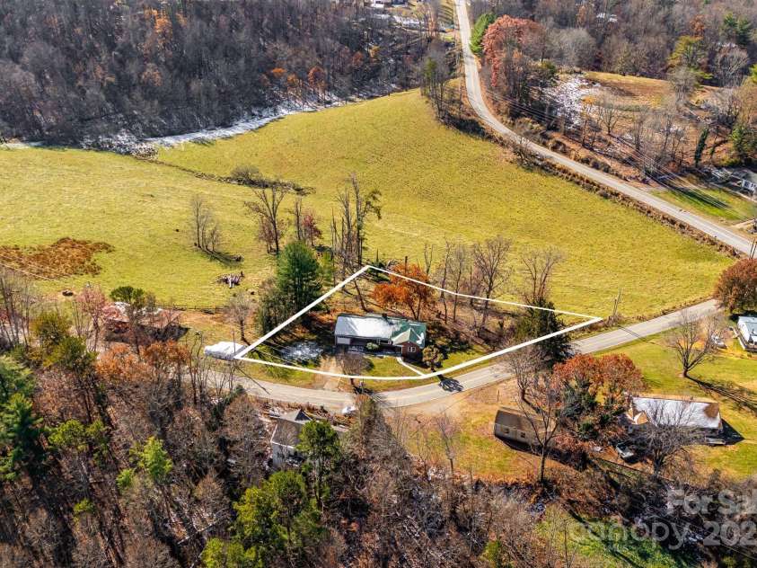 92 Parkway View Road, Mars Hill, NC 28754.  MLS# CAR4320568, YatesRealty ID 10489. 