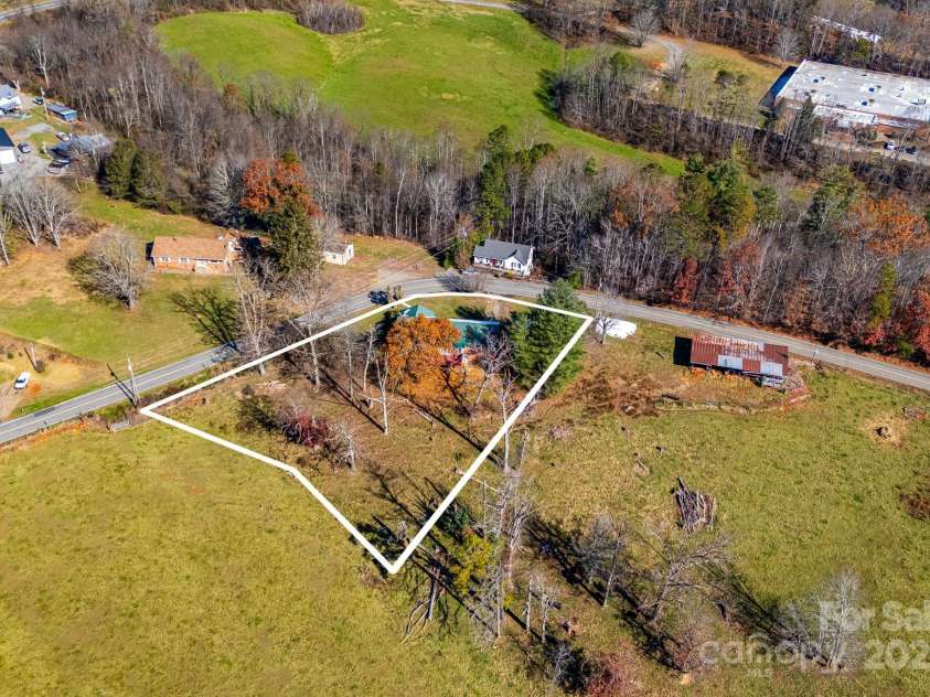 92 Parkway View Road, Mars Hill, NC 28754.  MLS# CAR4320568, YatesRealty ID 10489. 
