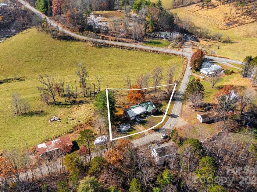 92 Parkway View Road, Mars Hill, NC 28754.  MLS# CAR4320568, YatesRealty ID 10489. 