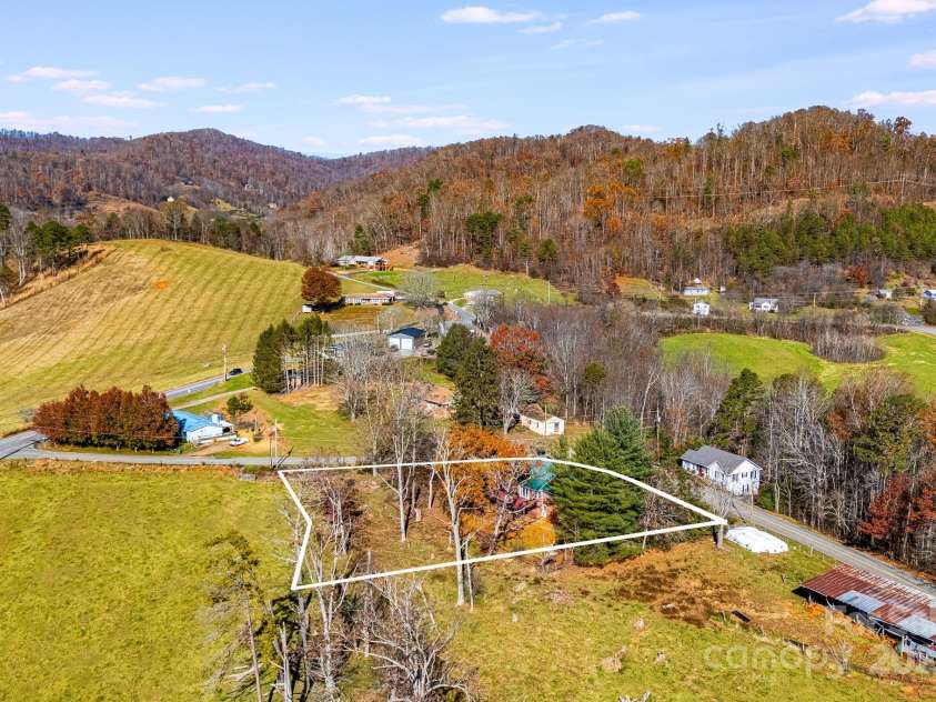 92 Parkway View Road, Mars Hill, NC 28754.  MLS# CAR4320568, YatesRealty ID 10489. 