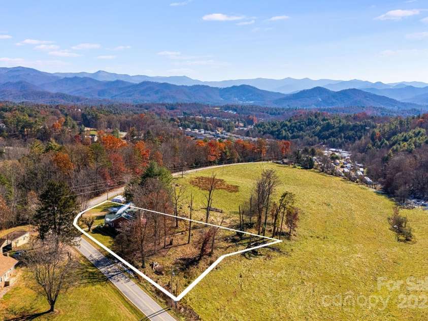 92 Parkway View Road, Mars Hill, NC 28754.  MLS# CAR4320568, YatesRealty ID 10489. 