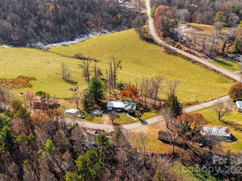 92 Parkway View Road, Mars Hill, NC 28754.  MLS# CAR4320568, YatesRealty ID 10489. 