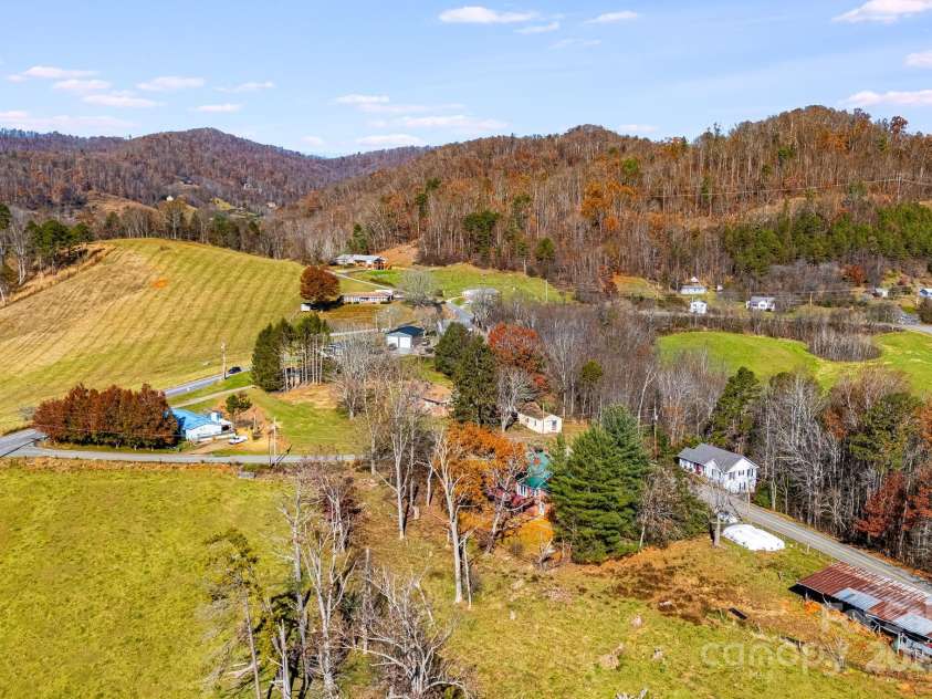 92 Parkway View Road, Mars Hill, NC 28754.  MLS# CAR4320568, YatesRealty ID 10489. 
