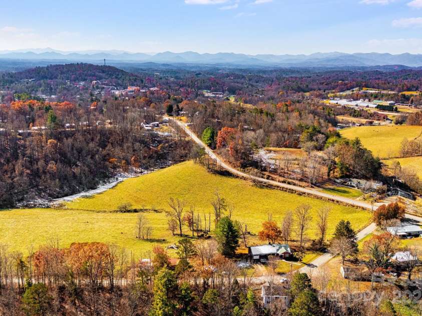 92 Parkway View Road, Mars Hill, NC 28754.  MLS# CAR4320568, YatesRealty ID 10489. 