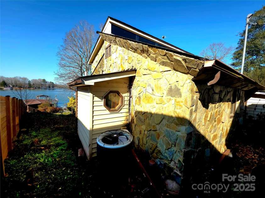 220 Yachtsman Drive, Salisbury, NC 28146.  MLS# CAR4331745, YatesRealty ID 1049. 