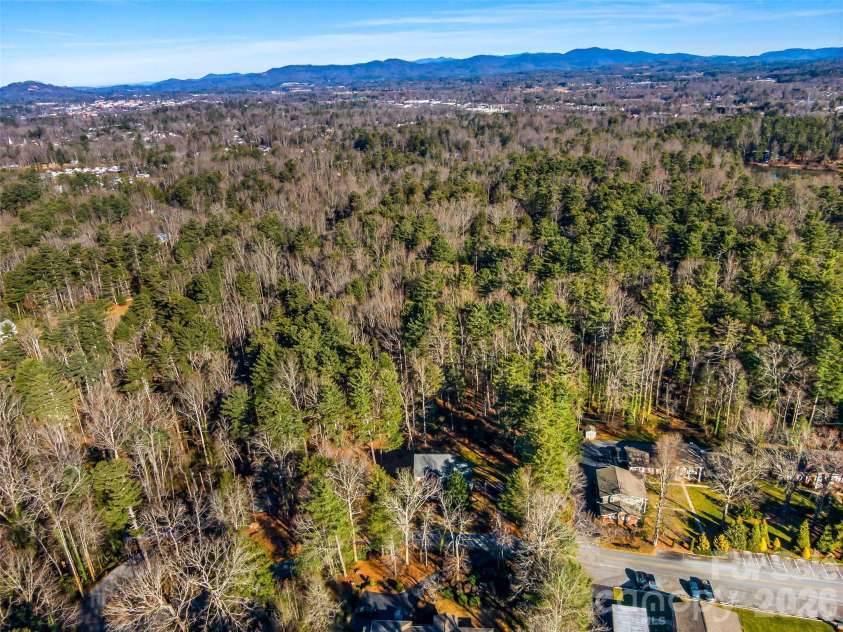 105 Boyd Drive, Flat Rock, NC 28731.  MLS# CAR4332005, YatesRealty ID 10490. 
