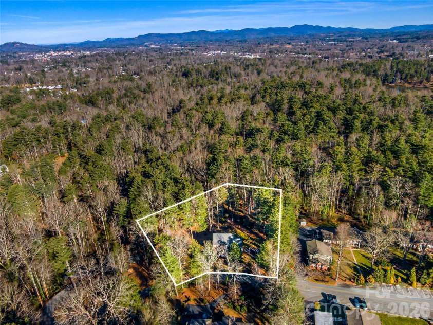 105 Boyd Drive, Flat Rock, NC 28731.  MLS# CAR4332005, YatesRealty ID 10490. 