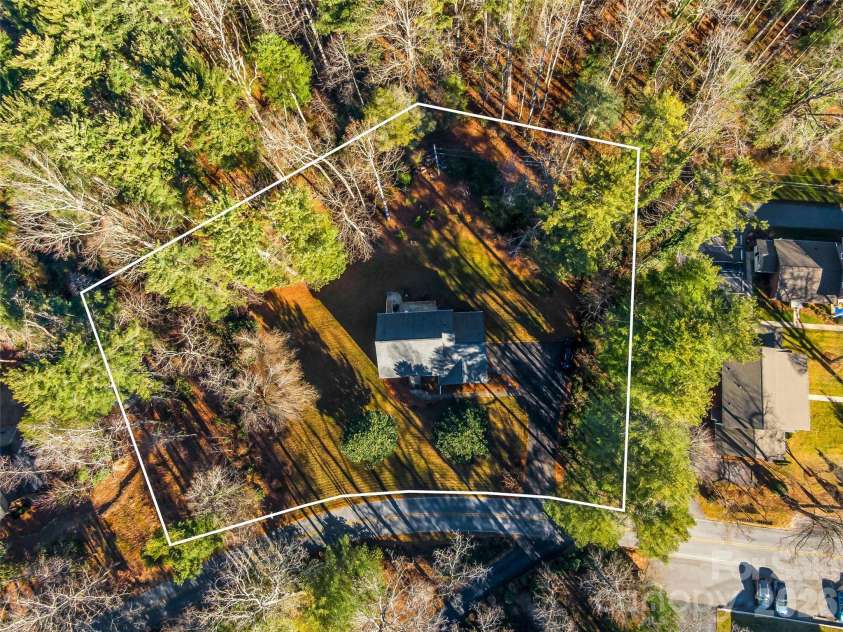 105 Boyd Drive, Flat Rock, NC 28731.  MLS# CAR4332005, YatesRealty ID 10490. 