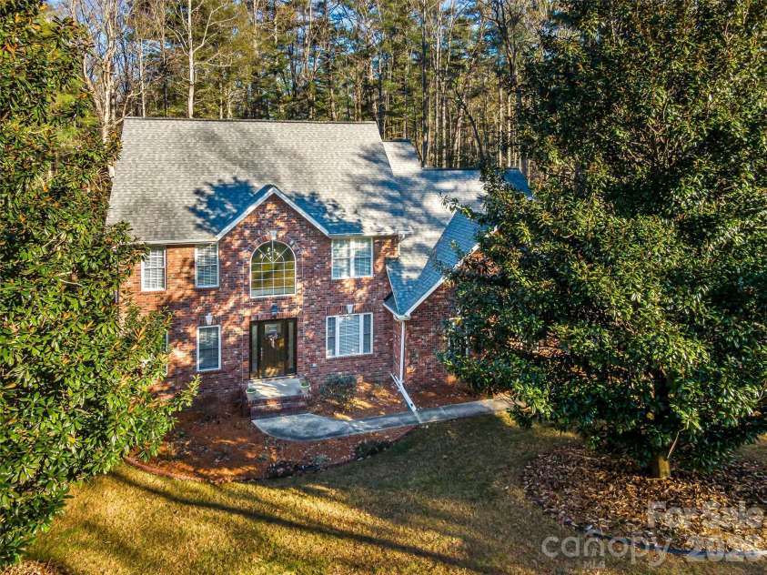 105 Boyd Drive, Flat Rock, NC 28731.  MLS# CAR4332005, YatesRealty ID 10490. 