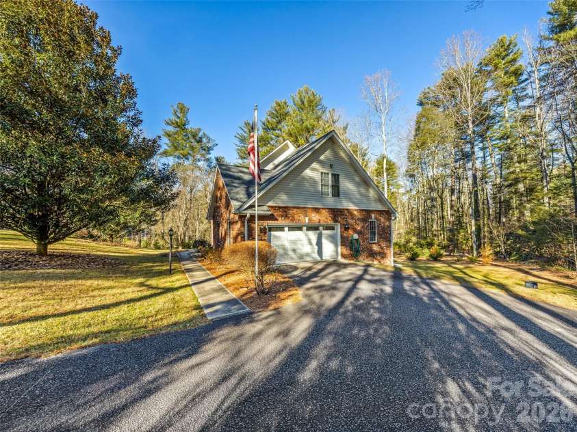 105 Boyd Drive, Flat Rock, NC 28731.  MLS# CAR4332005, YatesRealty ID 10490. 