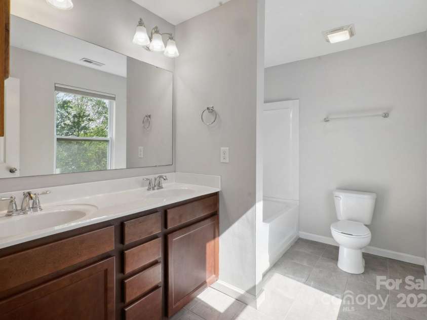 1175 Valley Street, Statesville, NC 28677.  MLS# CAR4254213, YatesRealty ID 10491. 