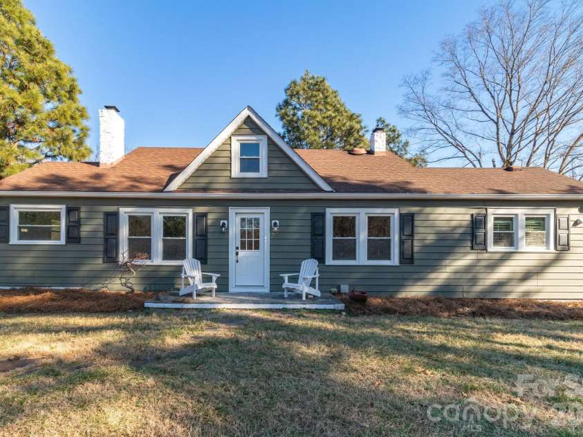 156 Payne Road, Thomasville, NC 27360.  MLS# CAR4337513, YatesRealty ID 10492. 